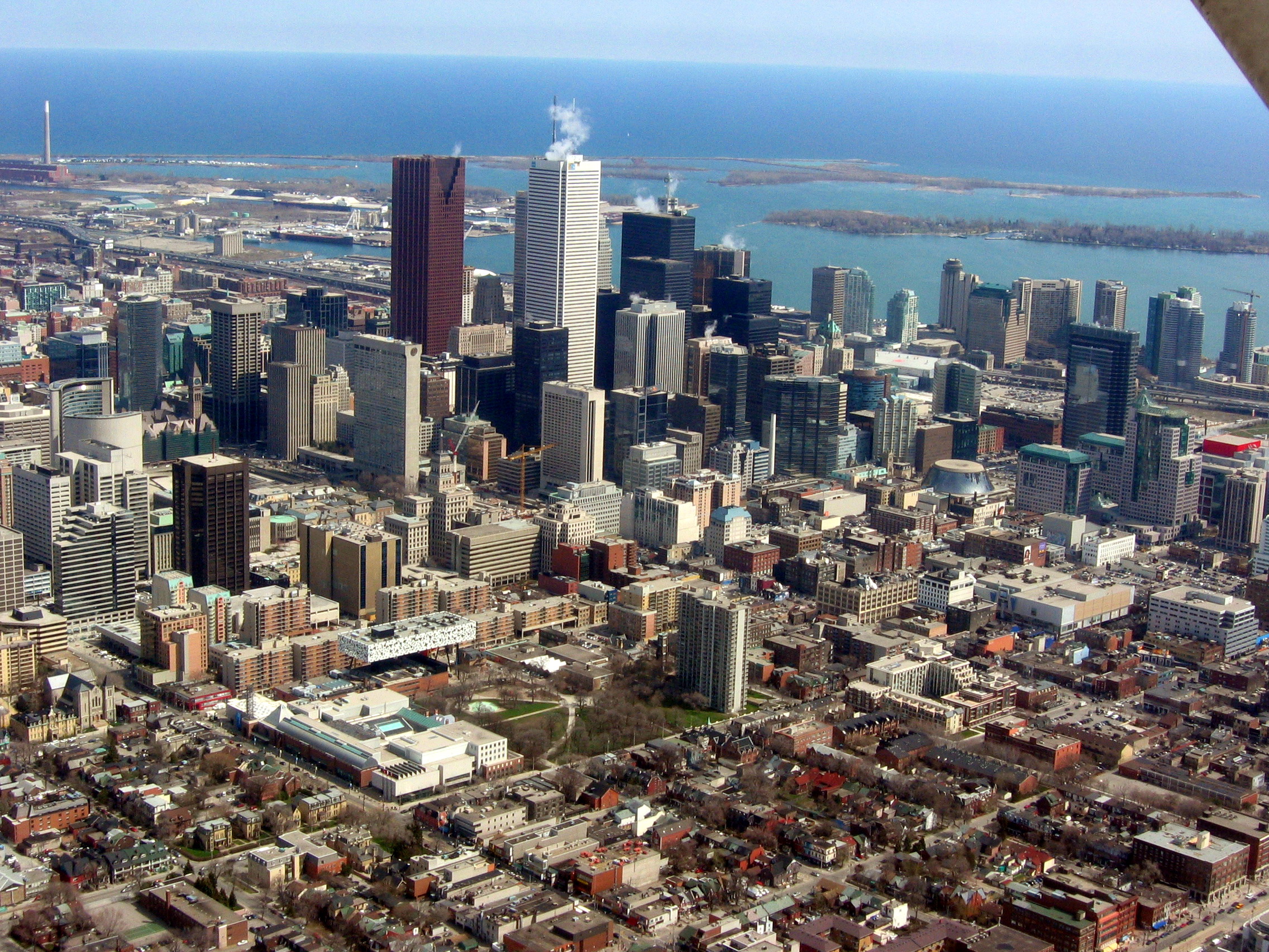 FLying over Toronto April 20 2004 15.jpg